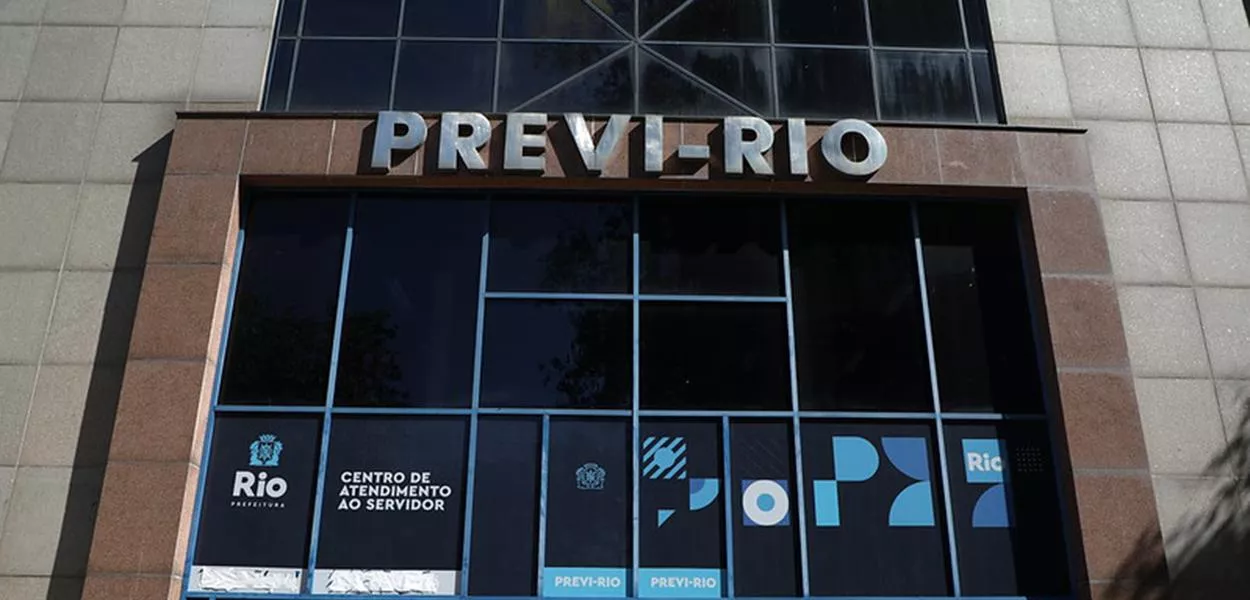 Previ to Sell $1.4B in Shares to Diversify Portfolio
