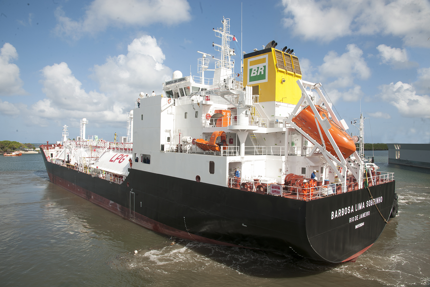 Petrobras to sign R$ 2.8bn shipbuilding contracts to revive naval industry