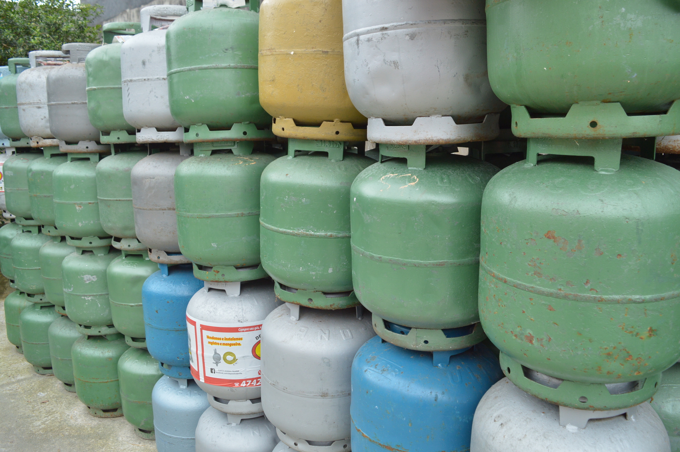 LPG distributors cut cooking gas prices after Petrobras policy shift